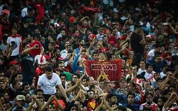  حاشیه دیدار پرسپولیس - السد|ناراحتی هواداران از نبود بلیت جایگاه و استقبال ویژه از ژاوی و پورعلی‌گنجی + عکس