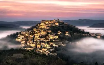 شهری بالاتر از ابرها در عکس روز نشنال جئوگرافیک 