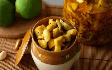 طرز تهیه ترشی انبه – ترشی تند و خاص با طعمی متفاوت