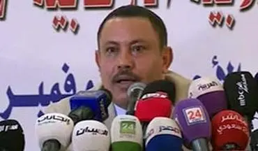 کفش پرتاب کردن یک خبرنگار به سمت وزیر فراری یمن + فیلم 