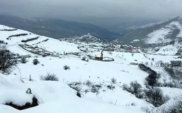 نجات 3 نفر از زیر بهمن در سروآباد