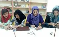 آموزش صنایع دستی بومی و محلی برای اعضای نوجوان در مرکز کوزران