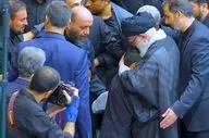 ویدئو | لحظه در آغوش گرفتن نوه‌ های رئیس جمهور شهید توسط رهبر انقلاب