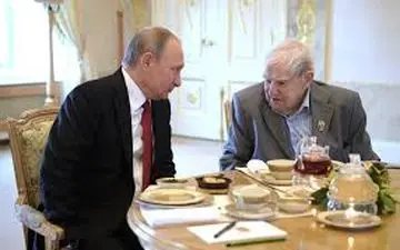 نویسنده‌ای که پوتین برایش گریست