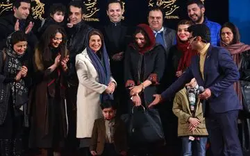 فاطمه معتمدآریا و دیگر بازیگران «آباجان» روی فرش قرمز 