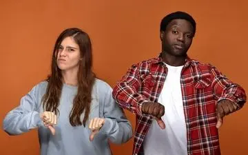 چرا حرف همه بهم برمیخوره و همه چیزو بخودم میگیرم؟