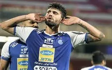 گل اول استقلال به سپاهان توسط محمد دانشگر در دقیقه 6