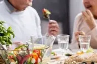 غذاهایی که در تابستان نباید بخورید