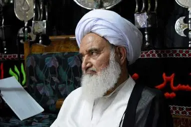دیدار نماینده ولی‌فقیه و امام جمعه کرمانشا با مردم شاطرآباد در مسجد انصار‌الحسین به روایت تصویر
