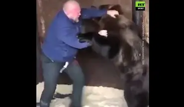 مبارزه ورزشکار روس با خرس غول پیکر