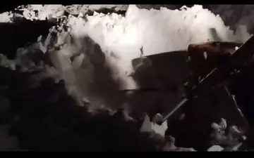 خودروی پاترول زیر بهمن در گردنه ژالانه مدفون شد