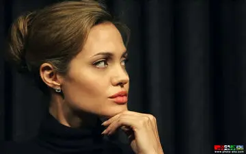 آنجلینا جولی سکوتش را شکست: طلاق برایم سخت بود