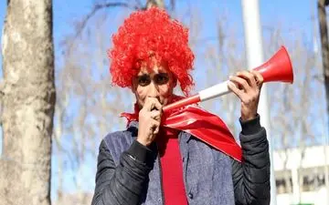 حاشیه دیدار پرسپولیس - آلومینیوم| مربیان پرسپولیس با اتومبیل شخصی به ورزشگاه آمدند