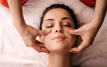 پوستی زیبا و شاداب میخواهید؟ ماساژ تخلیه لنف را امتحان کنید!