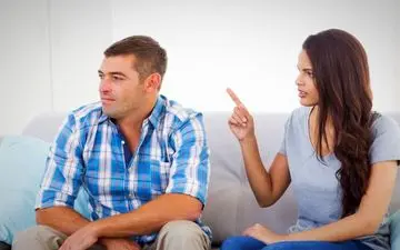 این علامت یعنی همسرت بهت شک کرده