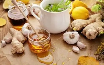 لیست آنتی‌بیوتیک‌های طبیعی که می‌توانند به شما کمک کنند
