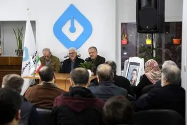 گزارش تصویری مهدی بیات از حاشیه و متن مراسم بزرگداشت احمد بورقانی در انجمن صنفی روزنامه‌نگاران استان تهران