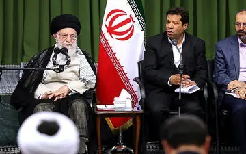 اقدام غافلگیرکننده رهبرانقلاب در دیدار شاعر روستایی 