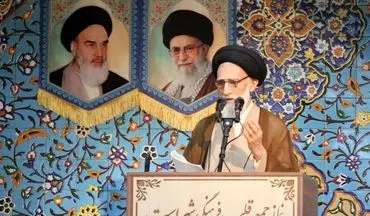 امام جمعه موقت همدان: باید نسبت به حل مشکلات کارگران جدی باشیم