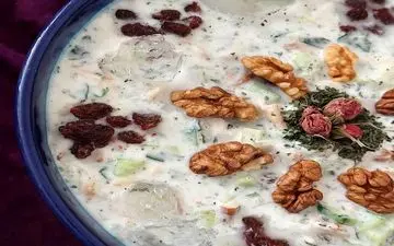 طرز تهیه آب دوغ خیار | تو تابستان این غذای ساده رو حتما درست کن!