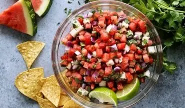 طرز تهیه سالاد سالسای هندوانه؛ ترکیبی خنک و خوشمزه