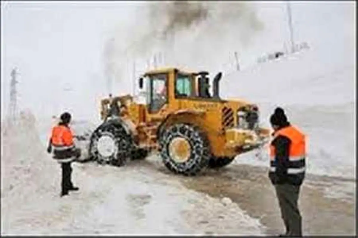  جاده هراز بسته شد/ 250 دستگاه خودرو گرفتار برف