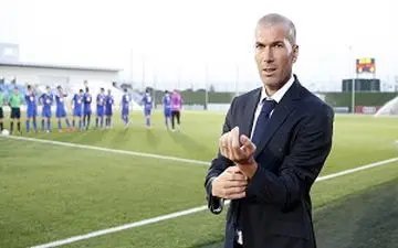 زی زو دو بازیکن کهکشانیها را خط زد