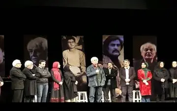 
"پارسا پیروزفر" بهترین بازیگر جشنواره تئاتر فجر شد/ تندیس بهترین بازیگر زن در دستان "نسیم ادبی" + عکس