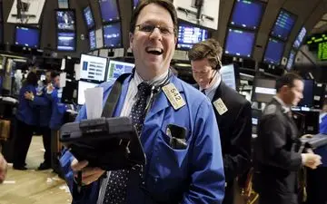 استقبال بازارها از مذاکرات صلح؛ سهام جهانی در اوج ماند، نفت ارزان شد