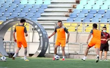 تدبیر گل‌محمدی برای تمرینات پیش فصل پرسپولیس؛ به تیم من نزدیک نشوید
