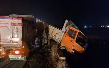 تصادف زنجیره‌ای ۶ خودرو در جاده محلات-خمین؛ ۱۰ مصدوم