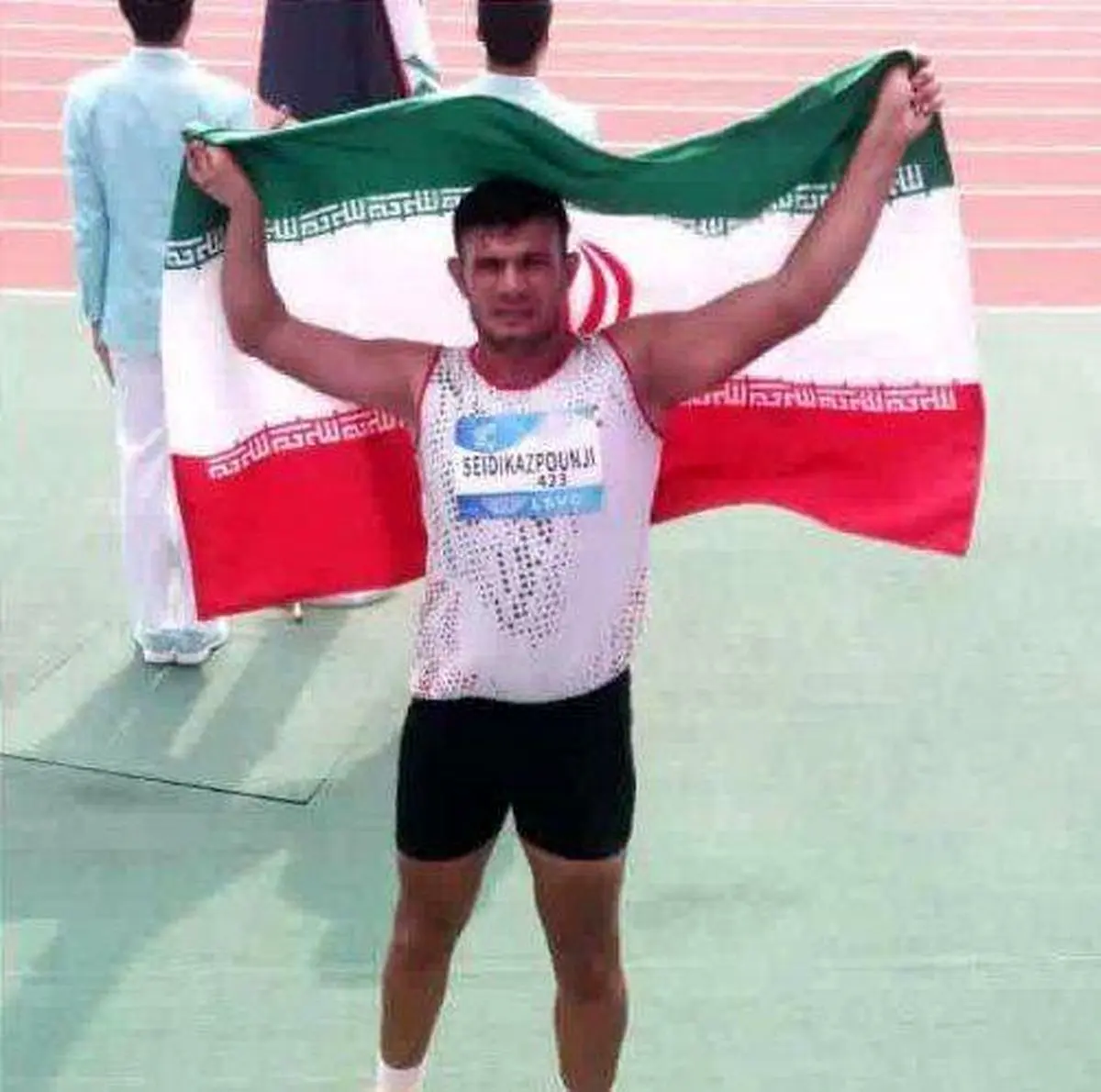 ورزشکار کرمانشاهی مدالش را به ورزشکاران و مردم فلسطین اهدا کرد
