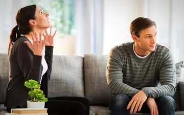 این رفتارهای مردان برای همسرانشان یک هشدار است| او شما را دوست ندارد!