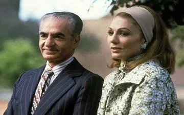 عکس دیده‌نشده از شوخی لیلا با شاه؛ خنده‌های فرح