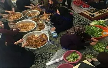 تلاش زنان برای تهیه غذا برای امدادگران در ارتفاعات دنا+عکس