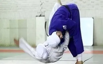  دبیر فدراسیون به چه حقی دست به نامحرم می‌زند!