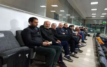 حضور شفر و وزیر ورزش در بازی کم تماشاگر آزادی