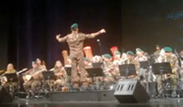  اجرای یک کنسرت ایرانی با لباس تکاوران ارتش
