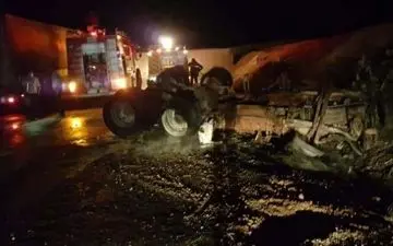 دو فوتی در واژگونی و انفجار تریلی در محور بجستان_ فیض‌آباد