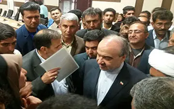 رفتار عجیب یکی از همراهان وزیر ورزش+فیلم