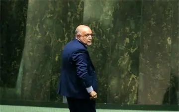 زنگنه: با استخدام نمایندگان ادوار در وزارت نفت مخالف هستم
