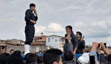 سردار آزمون برای کمک به سیل‌زدگان گلستان رخت جهادی به تن کرد