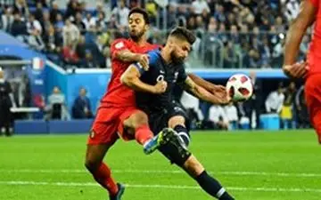 تساوی فرانسه و بلژیک در 45 دقیقه اول / کورتوا و لوریس ستاره‌های بازی