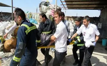 مرگ دلخراش کارگر خانم نیشابوری در بین دستگاه فشرده‌سازی ضایعات پلاستیک