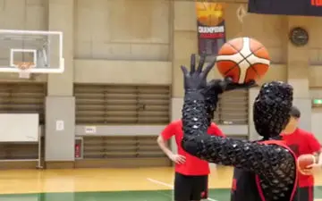 رباتی که استاد پرتاب سه امتیازی است! + فیلم