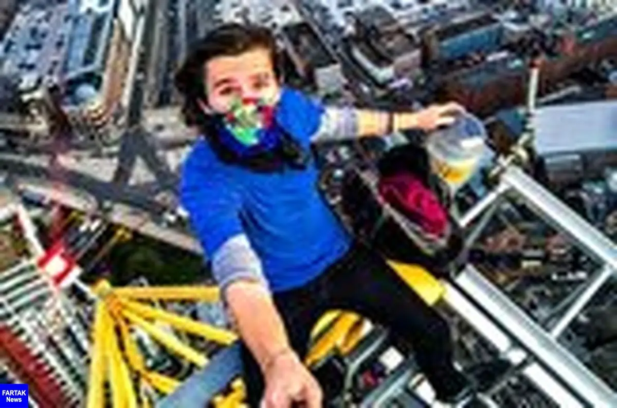 سلفی خطرناک نوجوان بی باک در ارتفاع ۱۵۵ متری 
