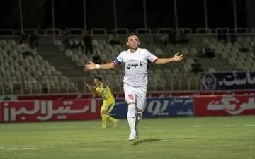 بازیکن پرسپولیس نیستم اما امیدوارم امسال این تیم قهرمان شود