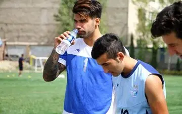 طعنه تند و سنگین دروازه بان استقلالی به پرسپولیسی ها/عکس 