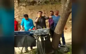 پارتی جمعی از هواداران احمدی‌نژاد!