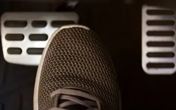 علت خفگی و گاز نخوردن ماشین چیست؟

